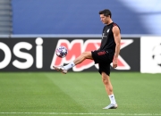 莱万多夫斯基回归赛场，战术调整首场状态亮眼，DWG观众沸腾！的简单介绍