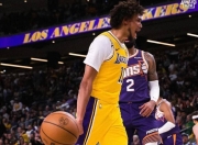 包含詹姆斯在湖人比赛中出色防守，逆转引发热议！的词条