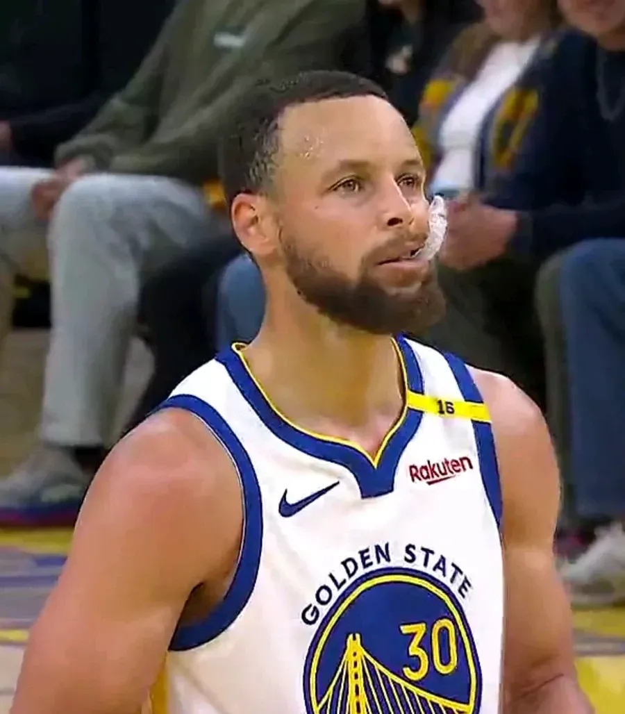 库里回归赛场,精彩发挥首场状态亮眼,TES观众沸腾!的简单介绍 库里回归赛场,精彩发挥首场状态亮眼,TES观众沸腾!的简单介绍